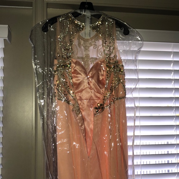 Peach prom dress - Picture 3 of 3